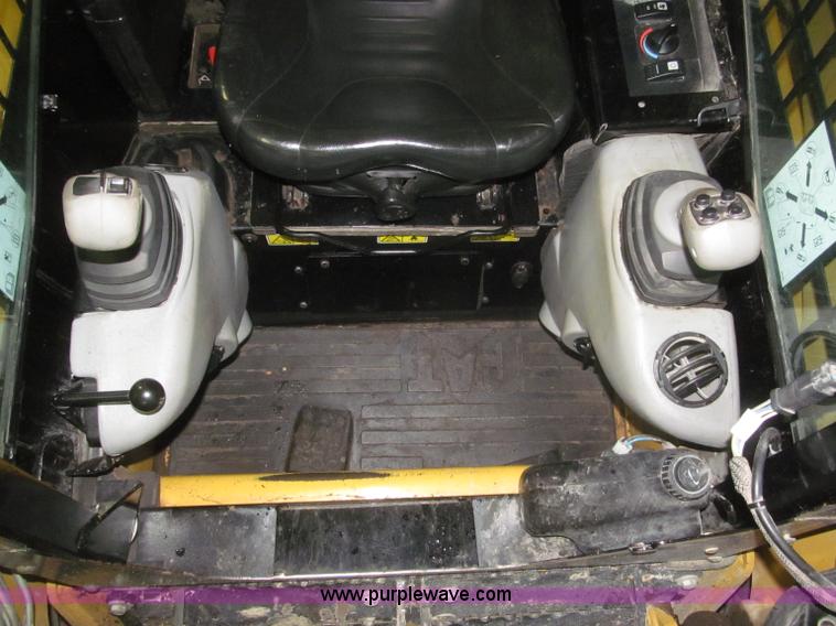 image for item F7258 2010 Caterpillar 252B Series 2 skid steer