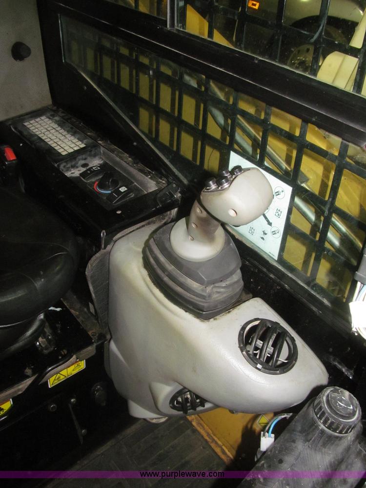 image for item F7258 2010 Caterpillar 252B Series 2 skid steer