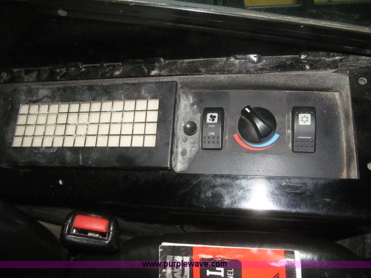 image for item F7258 2010 Caterpillar 252B Series 2 skid steer