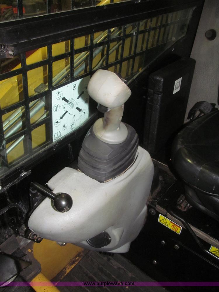 image for item F7258 2010 Caterpillar 252B Series 2 skid steer