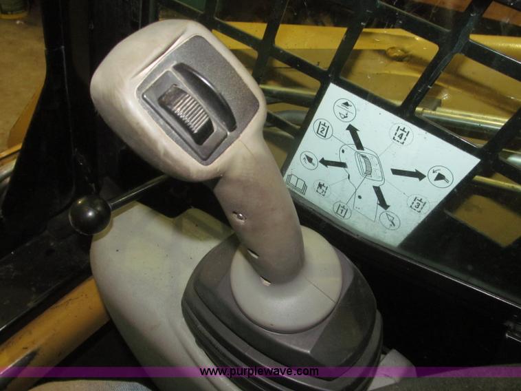 image for item F7258 2010 Caterpillar 252B Series 2 skid steer