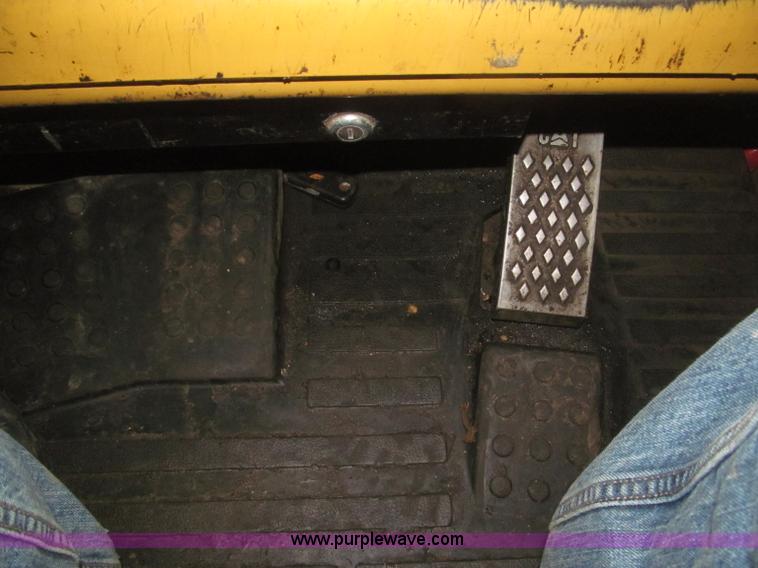 image for item F7258 2010 Caterpillar 252B Series 2 skid steer