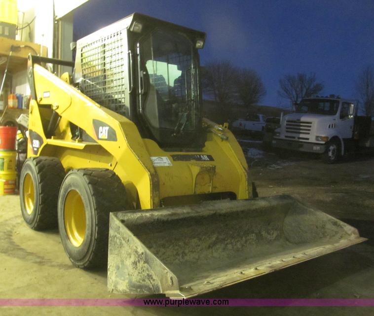 image for item F7258 2010 Caterpillar 252B Series 2 skid steer