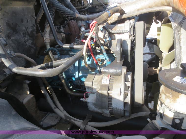 image for item F8171 2005 International 4200 water truck