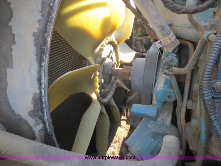 image for item F8171 2005 International 4200 water truck