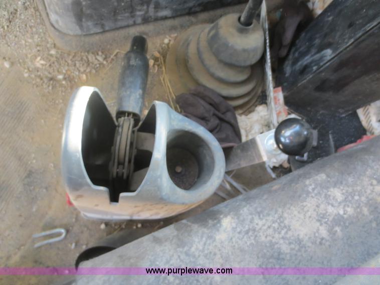 image for item F8171 2005 International 4200 water truck