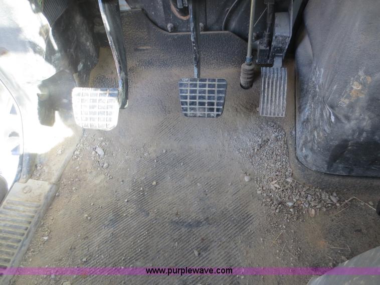 image for item F8171 2005 International 4200 water truck