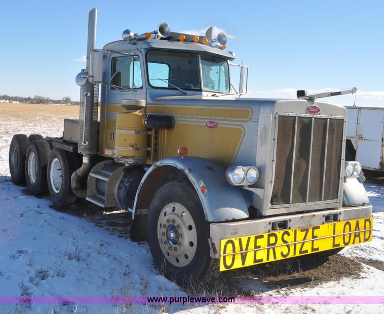 image for item G6385 1973 Peterbilt 359 semi truck