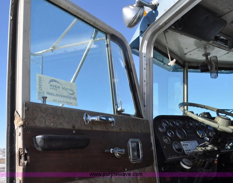 image for item G6385 1973 Peterbilt 359 semi truck