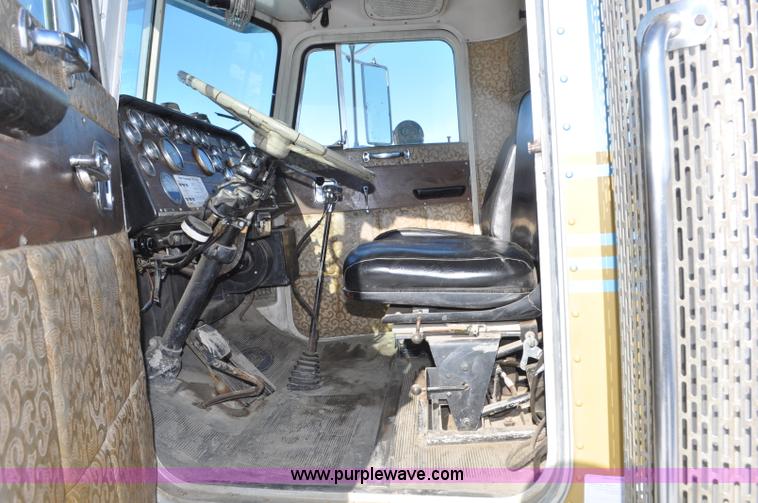 image for item G6385 1973 Peterbilt 359 semi truck