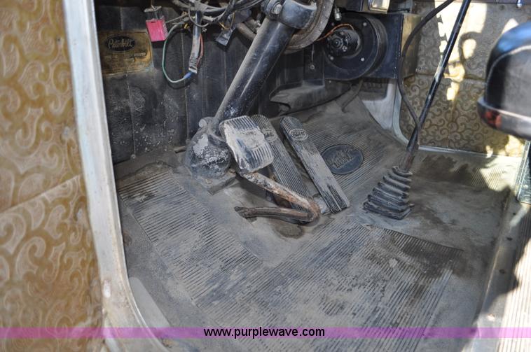image for item G6385 1973 Peterbilt 359 semi truck