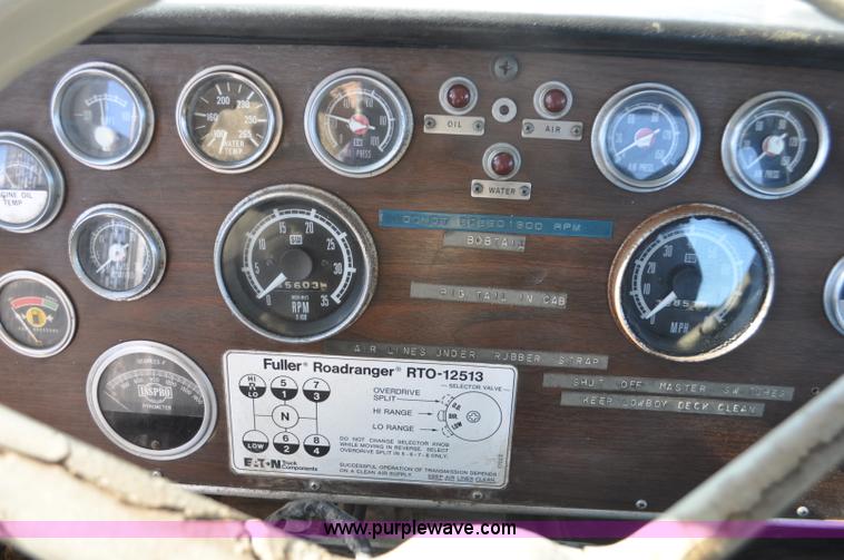 image for item G6385 1973 Peterbilt 359 semi truck