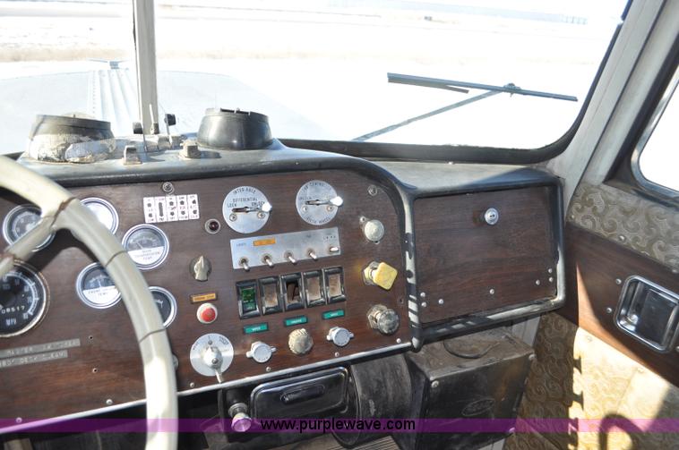 image for item G6385 1973 Peterbilt 359 semi truck