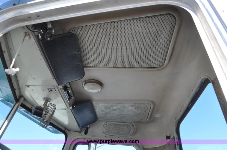 image for item G6385 1973 Peterbilt 359 semi truck