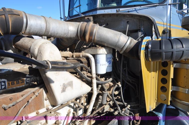 image for item G6385 1973 Peterbilt 359 semi truck