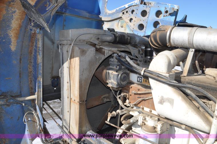 image for item G6385 1973 Peterbilt 359 semi truck