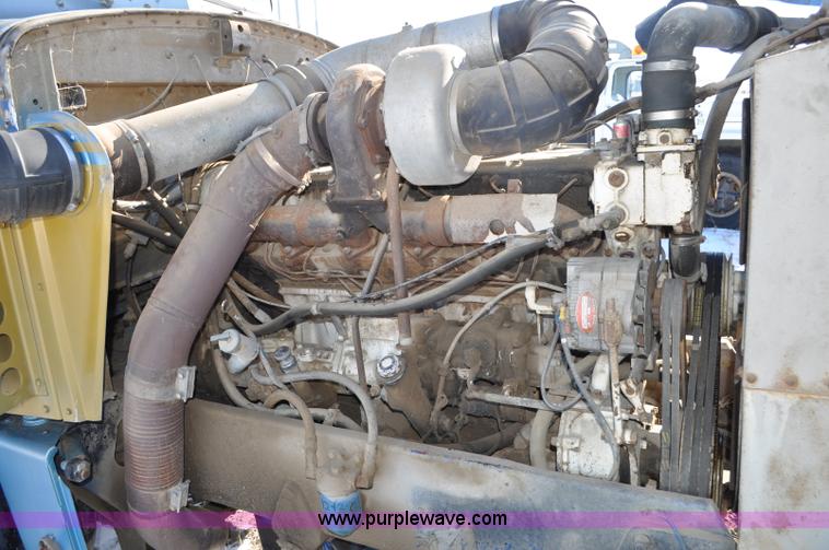 image for item G6385 1973 Peterbilt 359 semi truck