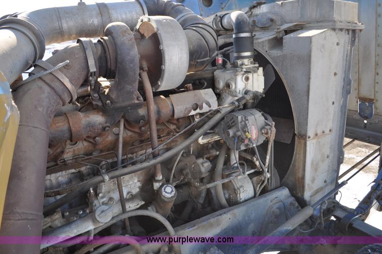 image for item G6385 1973 Peterbilt 359 semi truck