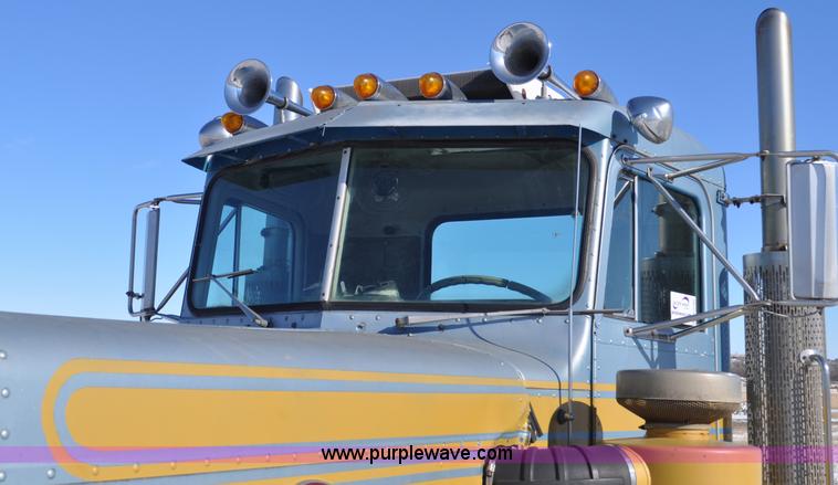 image for item G6385 1973 Peterbilt 359 semi truck