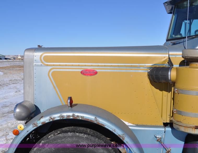 image for item G6385 1973 Peterbilt 359 semi truck