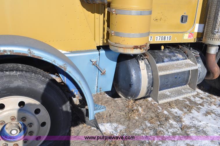 image for item G6385 1973 Peterbilt 359 semi truck