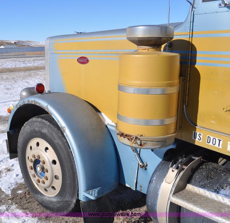 image for item G6385 1973 Peterbilt 359 semi truck