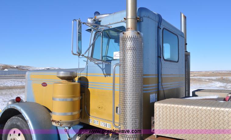 image for item G6385 1973 Peterbilt 359 semi truck
