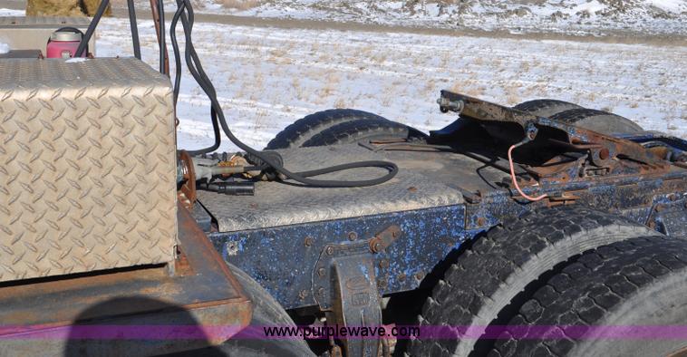 image for item G6385 1973 Peterbilt 359 semi truck