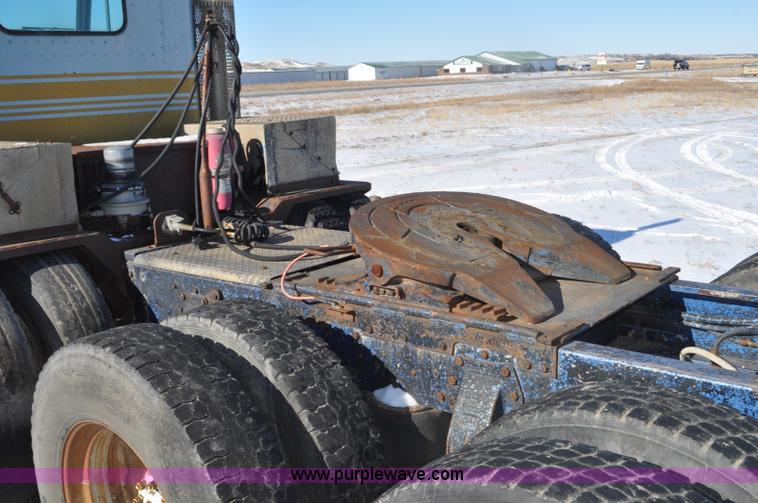 image for item G6385 1973 Peterbilt 359 semi truck