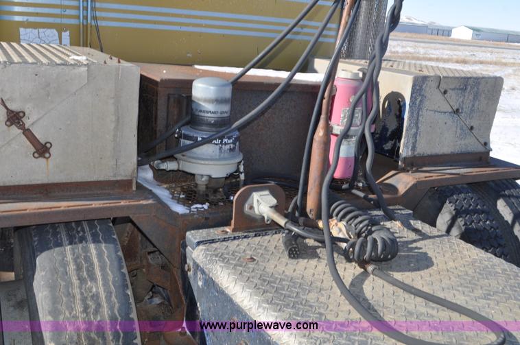 image for item G6385 1973 Peterbilt 359 semi truck