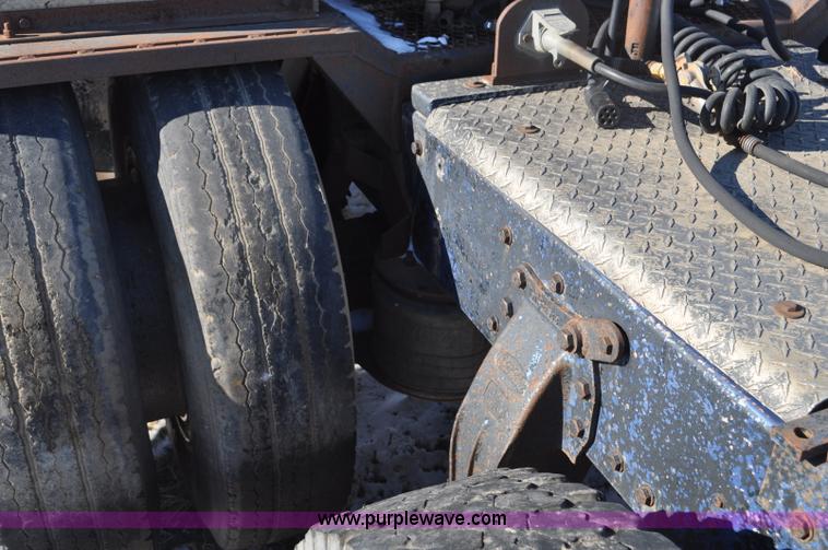 image for item G6385 1973 Peterbilt 359 semi truck