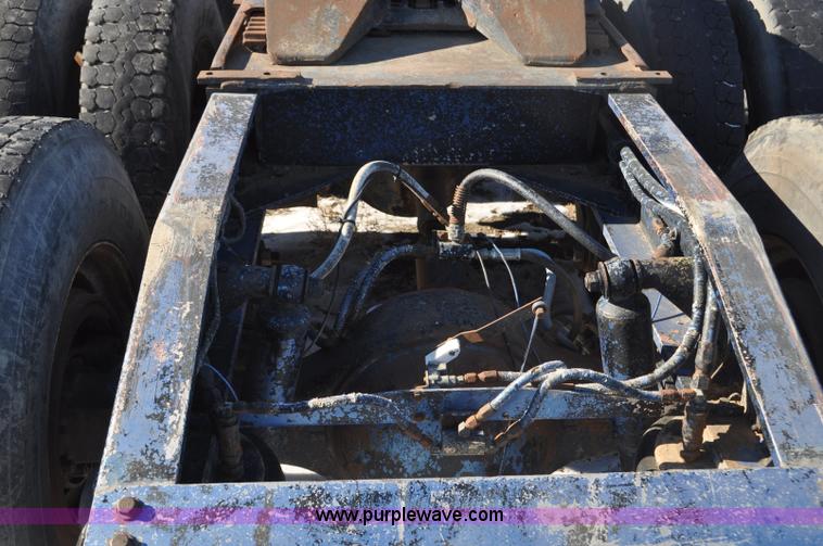 image for item G6385 1973 Peterbilt 359 semi truck