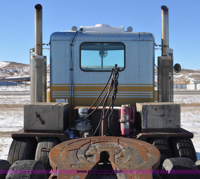 image for item G6385 1973 Peterbilt 359 semi truck