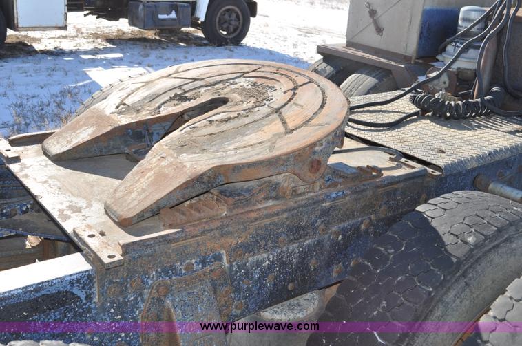 image for item G6385 1973 Peterbilt 359 semi truck