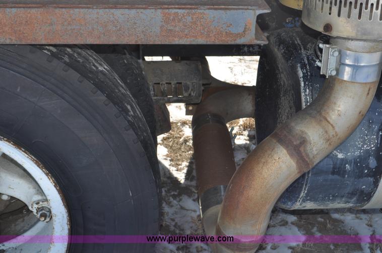 image for item G6385 1973 Peterbilt 359 semi truck