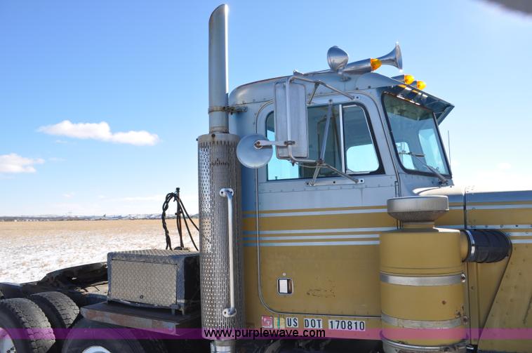 image for item G6385 1973 Peterbilt 359 semi truck
