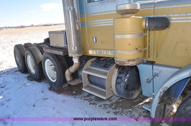 image for item G6385 1973 Peterbilt 359 semi truck