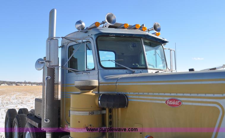 image for item G6385 1973 Peterbilt 359 semi truck