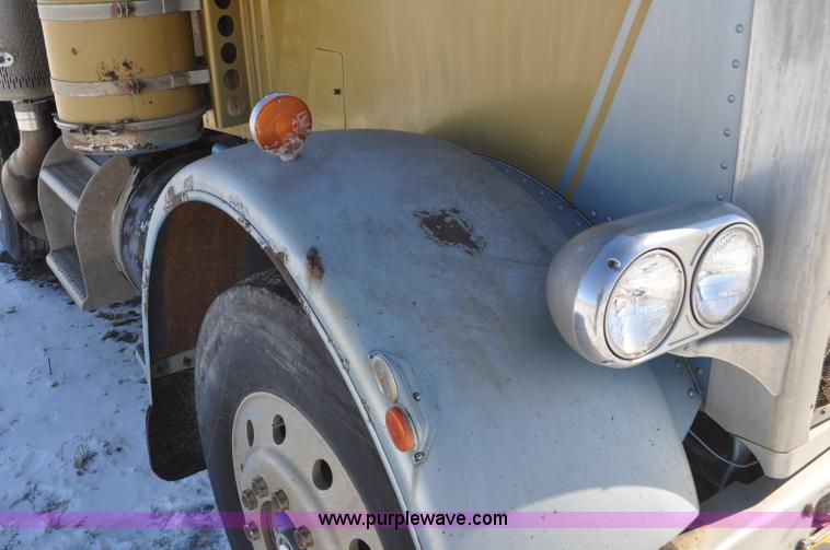 image for item G6385 1973 Peterbilt 359 semi truck