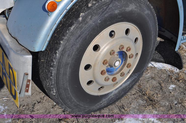 image for item G6385 1973 Peterbilt 359 semi truck