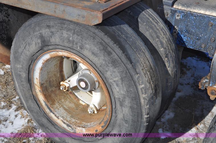 image for item G6385 1973 Peterbilt 359 semi truck