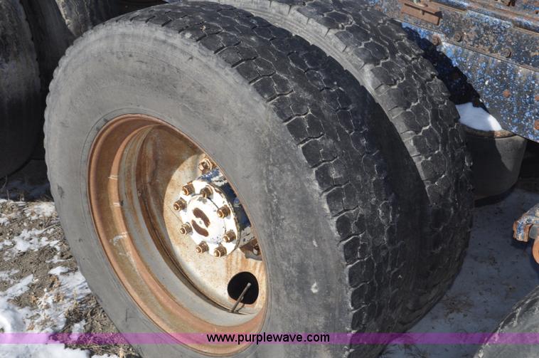 image for item G6385 1973 Peterbilt 359 semi truck