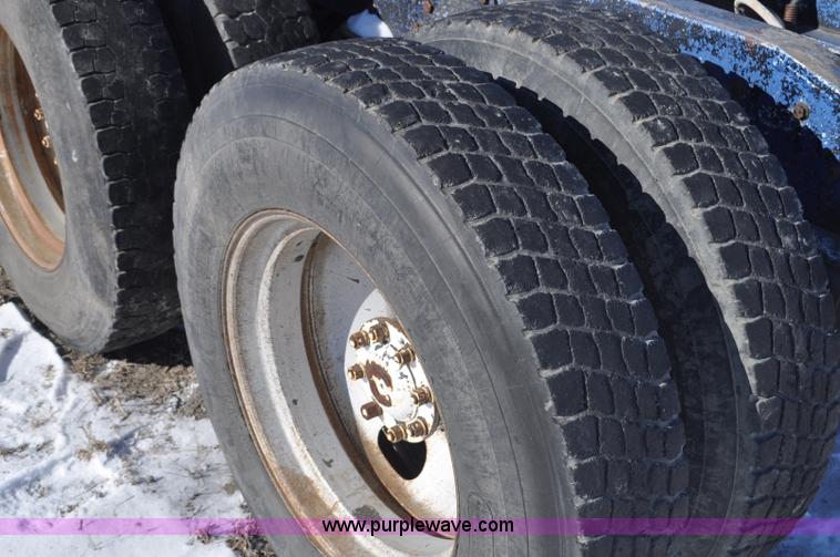 image for item G6385 1973 Peterbilt 359 semi truck