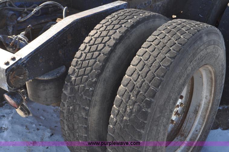 image for item G6385 1973 Peterbilt 359 semi truck