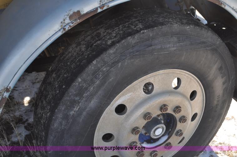 image for item G6385 1973 Peterbilt 359 semi truck