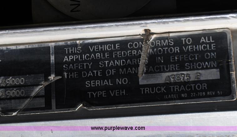 image for item G6385 1973 Peterbilt 359 semi truck