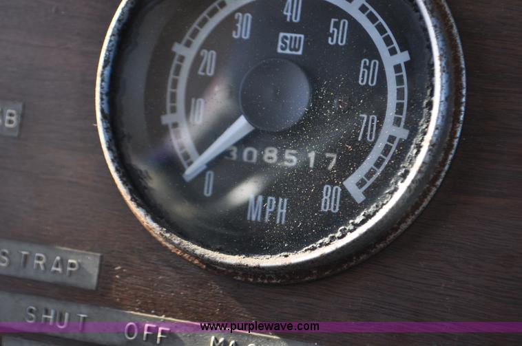 image for item G6385 1973 Peterbilt 359 semi truck