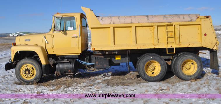 image for item G6390 1988 Ford LT8000 dump truck