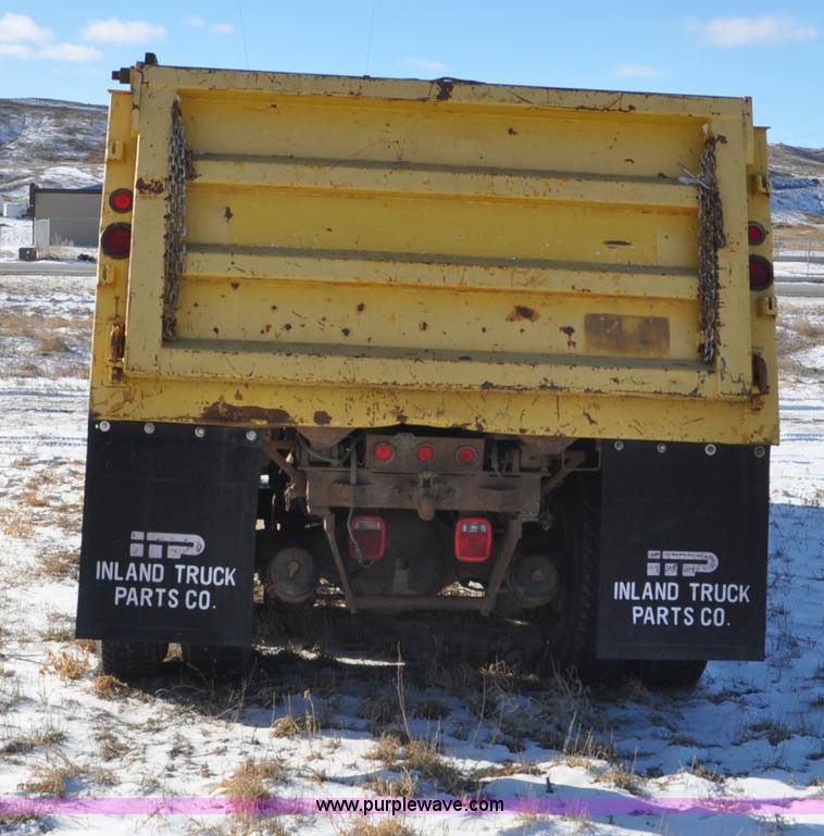 image for item G6390 1988 Ford LT8000 dump truck