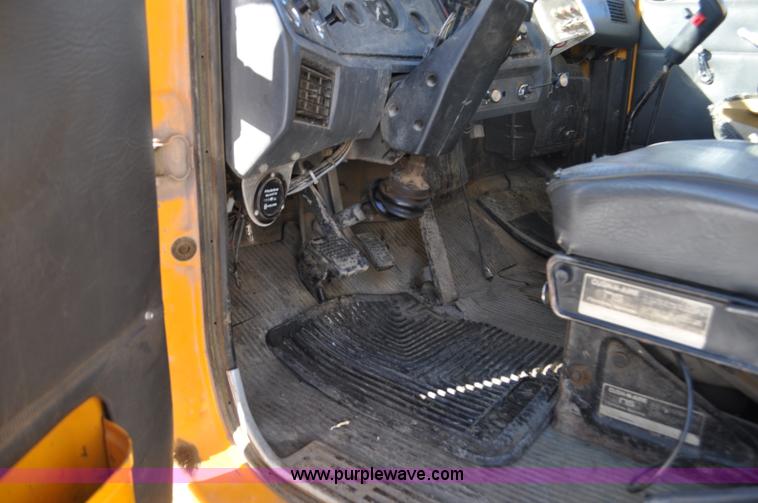 image for item G6390 1988 Ford LT8000 dump truck